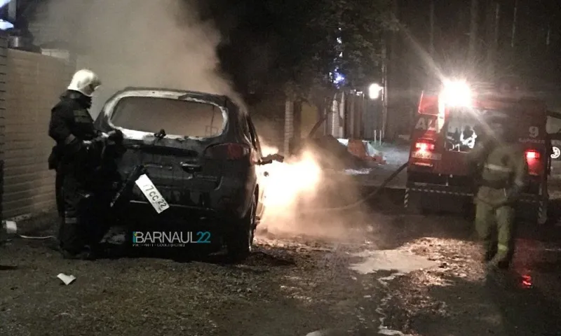 Соцсети: автомобиль сгорел в Барнауле