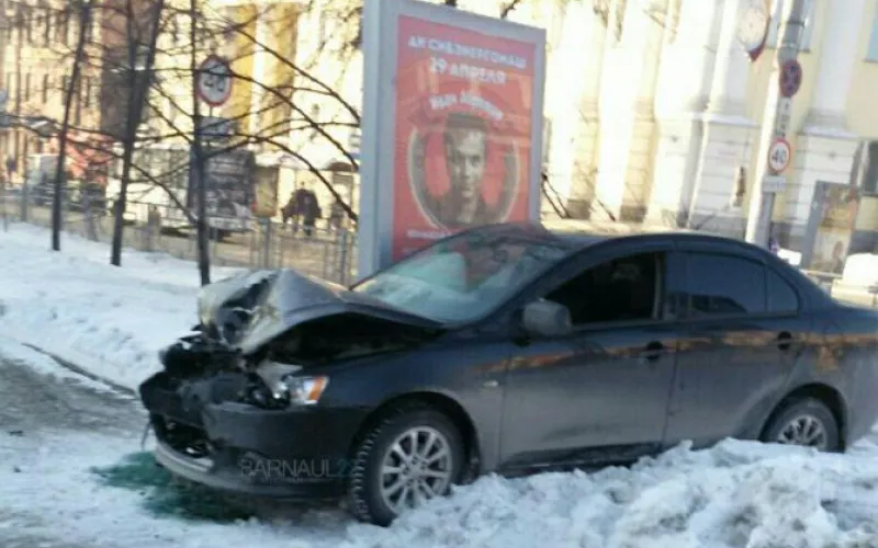 Серьезная авария произошла в центре Барнаула