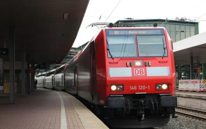 Жителя Алтайского края сбил поезд