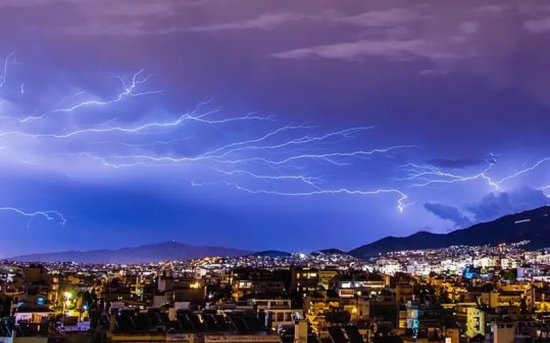 Рассказываем, как обезопасить себя во время грозы