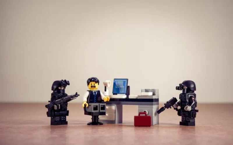 Ученики барнаульской школы поиграли с полицией в логические игры