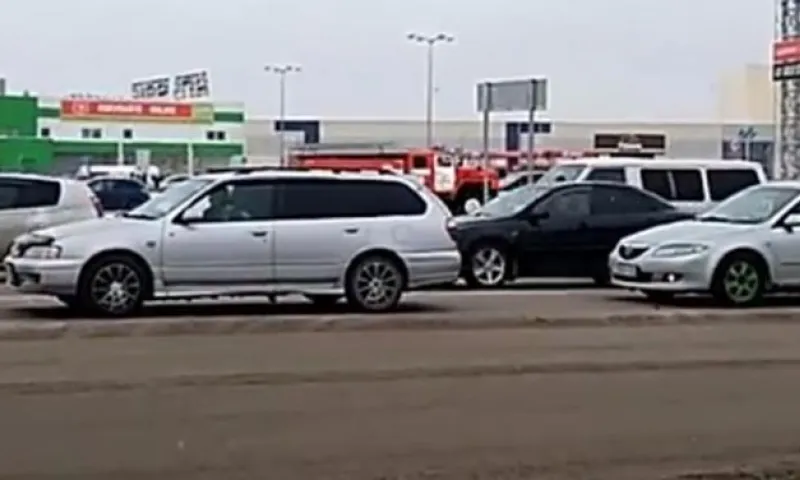 Людей экстренно эвакуировали из торгового центра в Барнауле