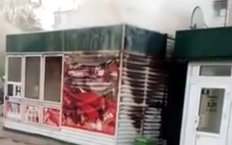 Торговый павильон сгорел в Барнауле 