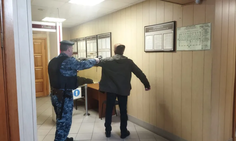 Фигурант дела о наркотиках пытался пронести наркотики в суд в Алтайском крае