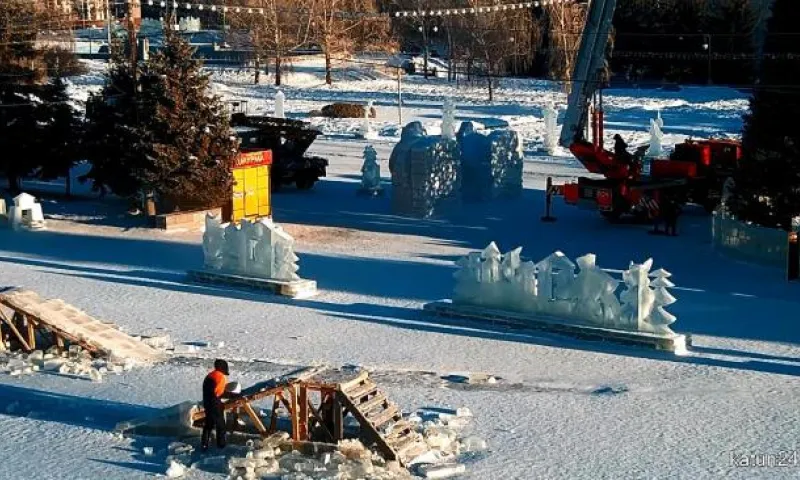 Видео: разбор снежного городка на площади Сахарова
