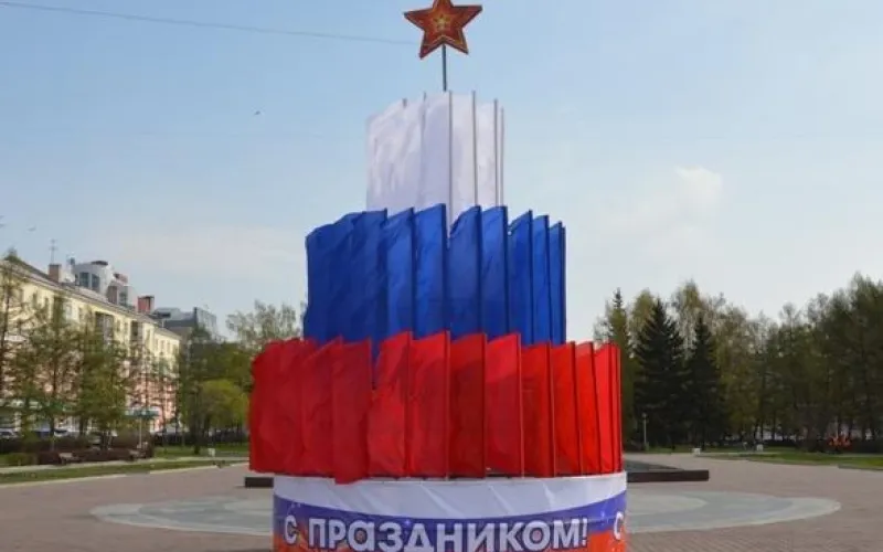 Ко Дню Победы Барнаул украсят более 3 тыс. флагов