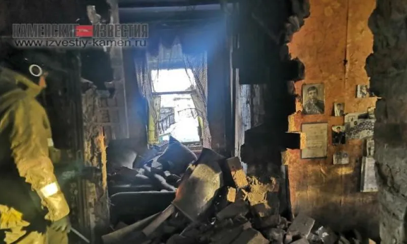 Фото: котел отопления взорвался в жилом доме в Алтайском крае