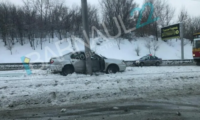 Женщину зажало в салоне автомобиля после ДТП в Барнауле