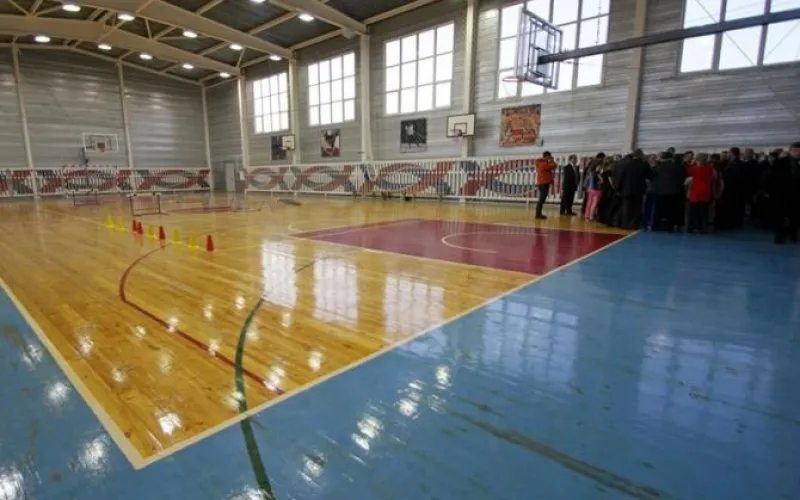 Александр Карлин выделил 45 млн рублей на ремонт школьных спортзалов и создание спортклубов