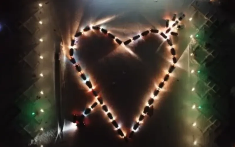 Огромную валентинку из машин сделали в Заринске