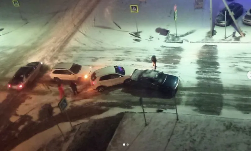 В Барнауле на пересечении улиц Шумакова – Северный Власихинский произошла авария