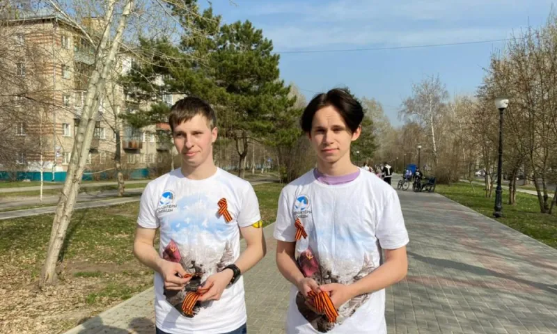 Барнаульцам вручили более 30 тысяч георгиевских ленточек