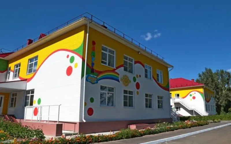 Алтайскому краю выделено более миллиарда рублей на создание мест в детских садах