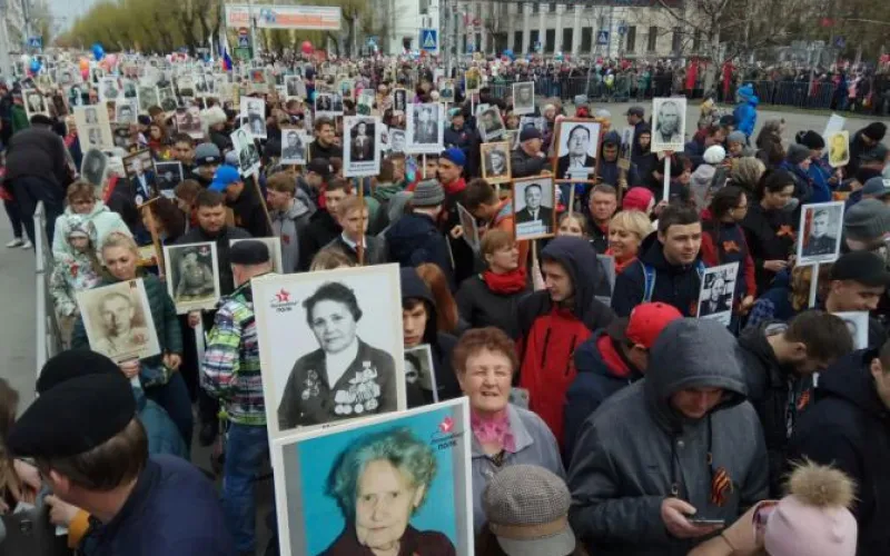 Более 40 тысяч человек прошли в Барнауле в колонне «Бессмертного полка»