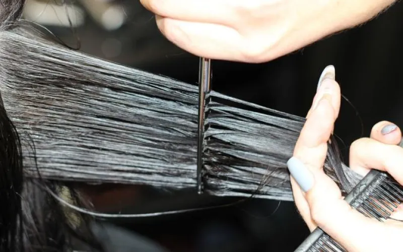 Парикмахер или повар: женщин в декрете подготовят к новой профессии