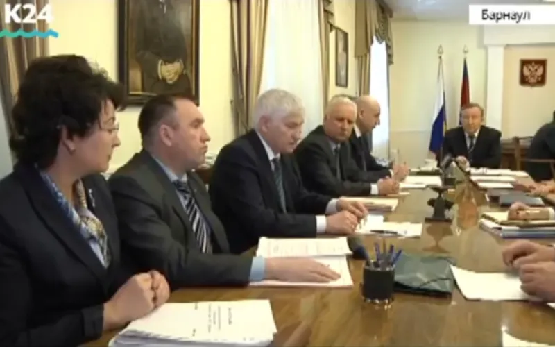 Губернатор Алтайского края Александр Карлин провел аппаратное совещание в правительстве региона