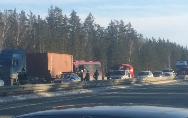 ДТП с участием рейсового автобуса произошло на трассе «Барнаул – Новосибирск»