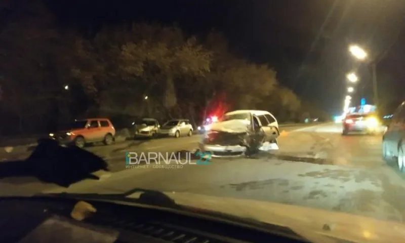 Пьяный водитель устроил массовое ДТП в Барнауле