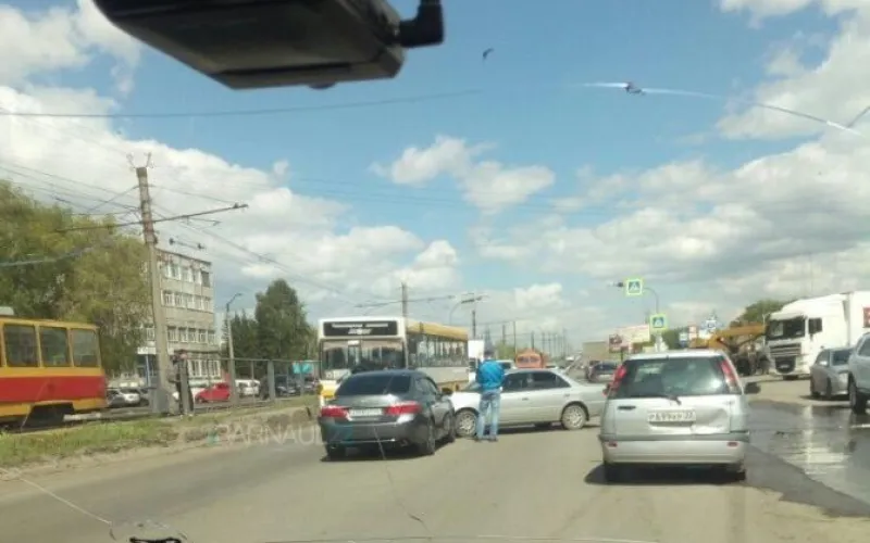 ДТП произошло в районе ЗСВ в Барнауле