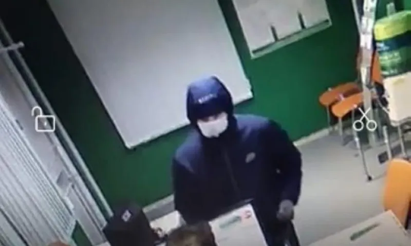 Полицейские разыскивают барнаульца в маске