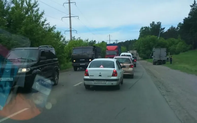 Субботние пробки сковали движение в Барнауле