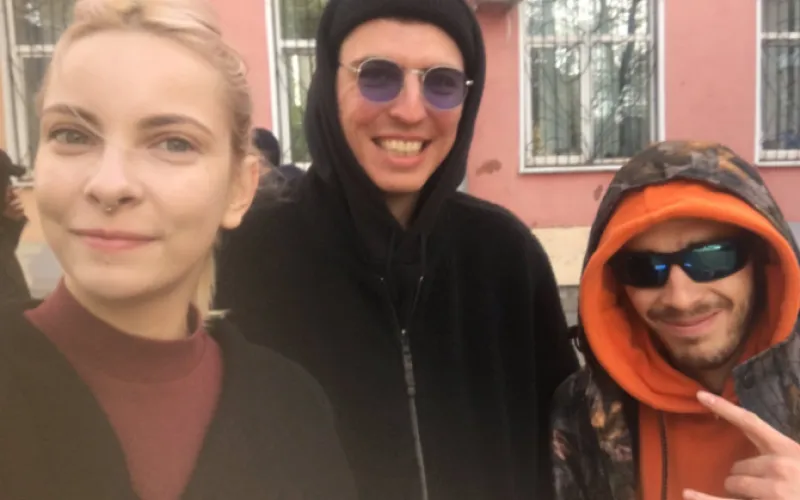Рэпер Хаски пришел на суд по делу Марии Мотузной в Барнауле
