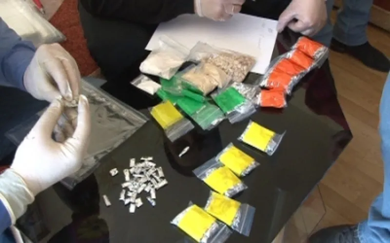 Группу молодых бийчан будут судить за незаконный сбыт наркотиков в крупном размере