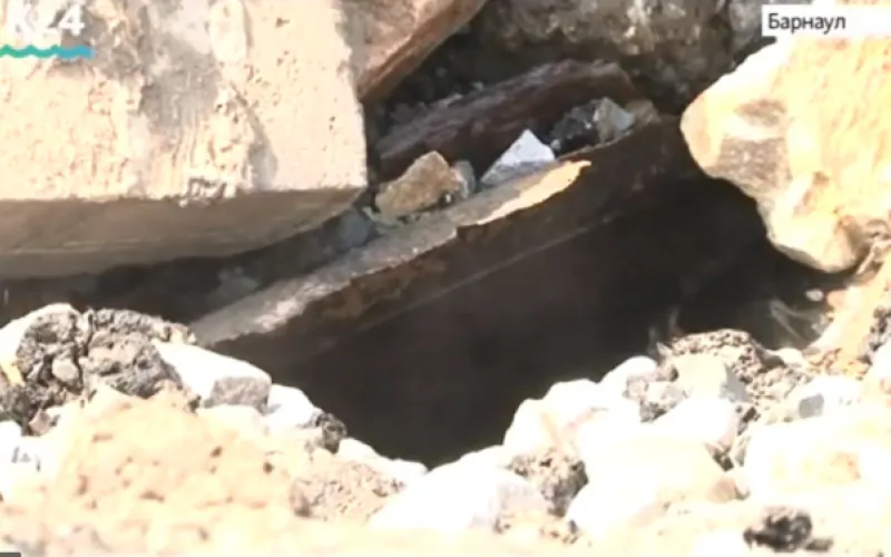 Примета лета: «коммунальные гейзеры» бьют в городах Алтайского края