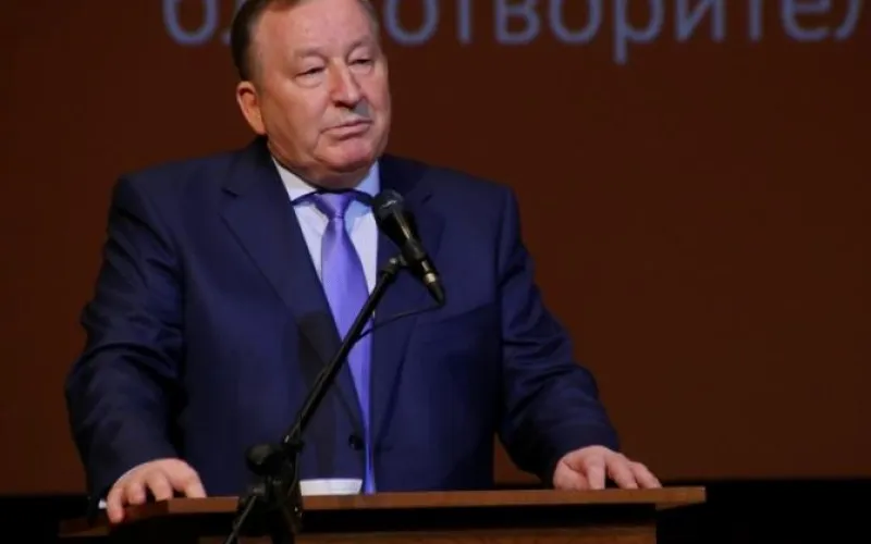 Деньги, полученные за орден «За заслуги перед Алтайским краем», Александр Карлин отдаст больным детям