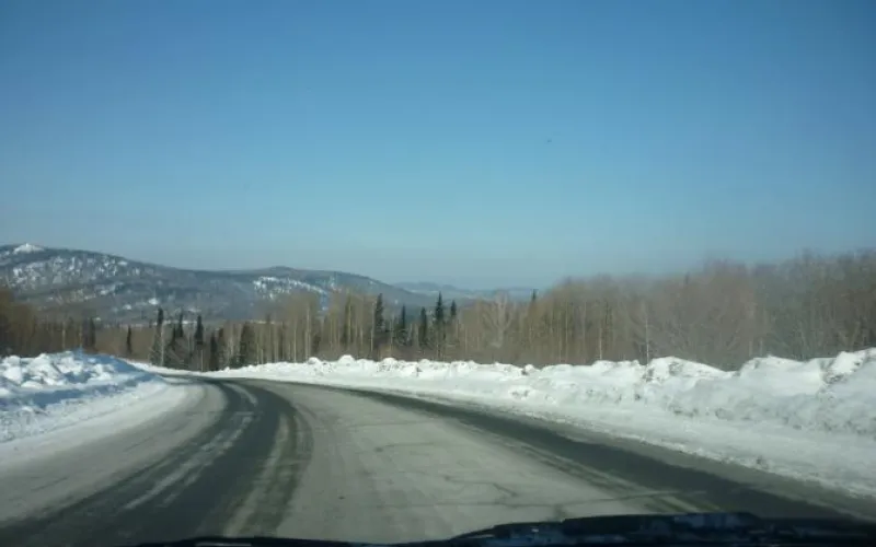 Дорожники Алтайского края будут круглосуточно патрулировать федеральные трассы из-за морозов