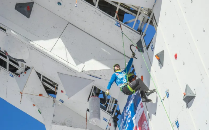 Алтайский спортсмен выступил на чемпионате Европы по ледолазанию