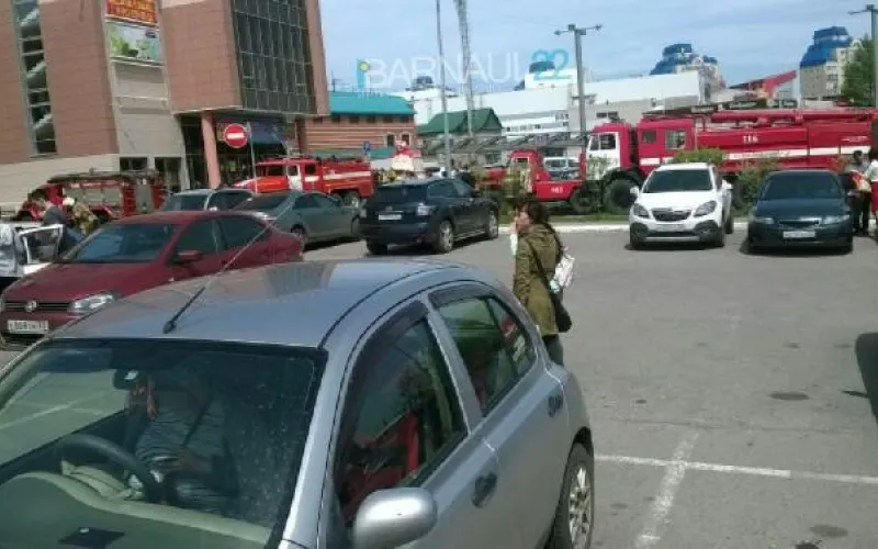 Пожар произошел в ТЦ «Весна» в Барнауле