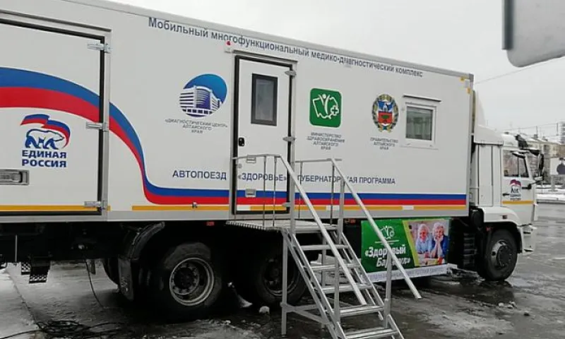 Мобильный пункт вакцинации от гриппа работает в центре Барнаула