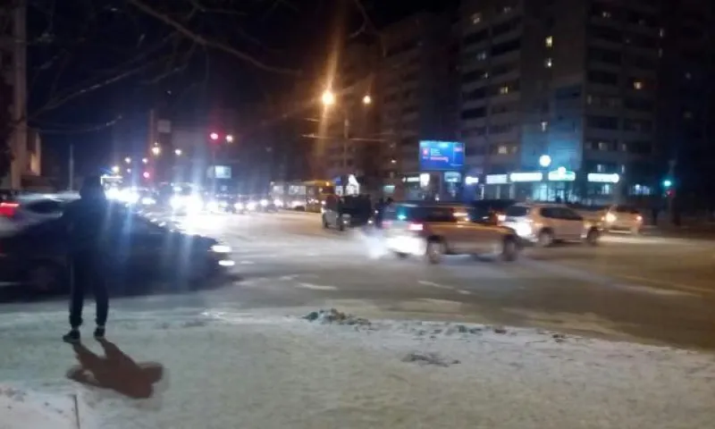 ДТП: движение почти остановилось в центре Барнаула