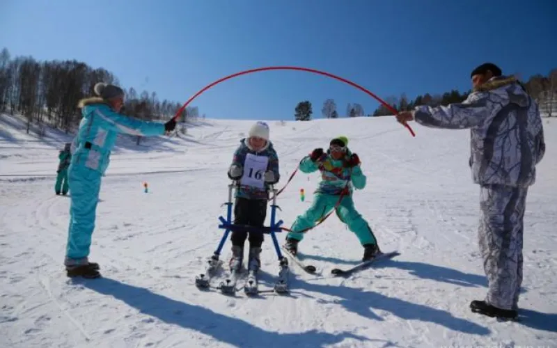 «Лыжи мечты»: в Алтайском крае развивается терапевтический спорт