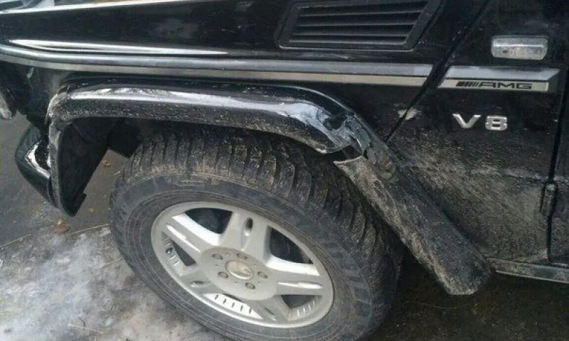 Соцсети: автомобиль помяли на автомойке в Барнауле 