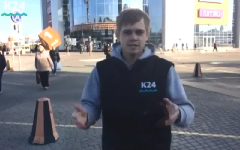 Автомобили МЧС и скорой помощи работают в ТЦ «Пионер» в Барнауле