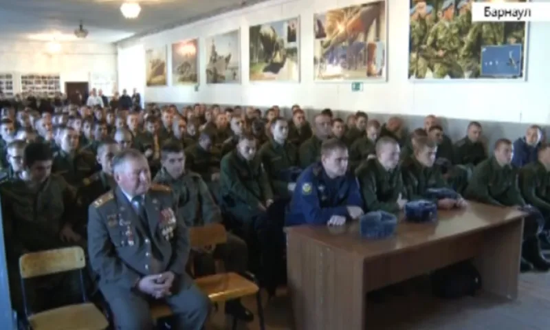 Первые алтайские призывники отправились на воинскую службу