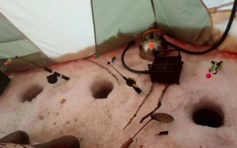 «Настоящих любителей зимней рыбалки никакие морозы не пугают»: подборка фото из социальных сетей