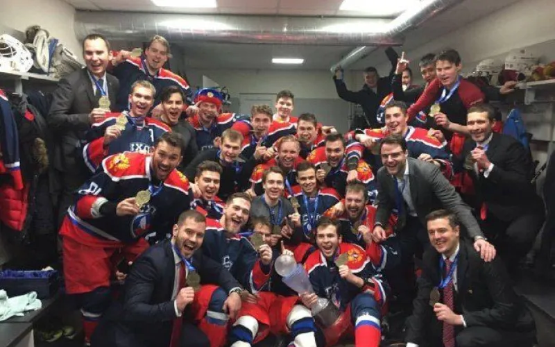 Барнаулец Иван Переверзев в составе сборной студенческой хоккейной лиги стал победителем Кубка мира по университетскому хоккею