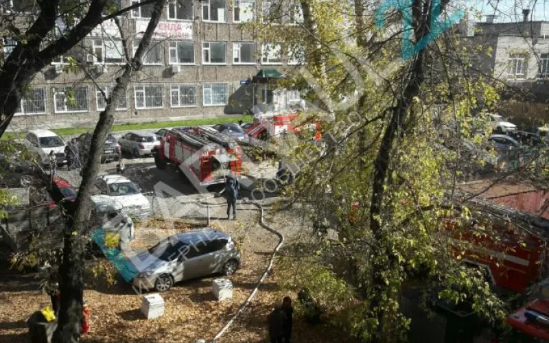 Пожар произошёл в здании завода механических прессов в Барнауле