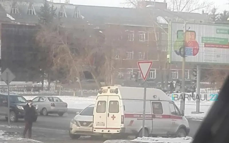 ДТП с участием машины скорой помощи произошло в Барнауле 