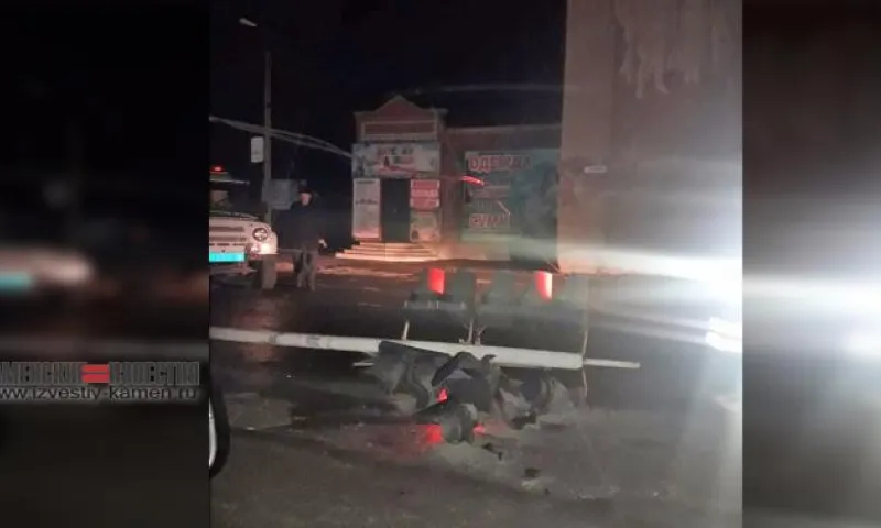 Ветер уронил светофор на перекрестке в Камне-на-Оби