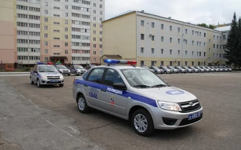 Ключи от 38 новых служебных автомобилей вручили полицейским Алтайского края