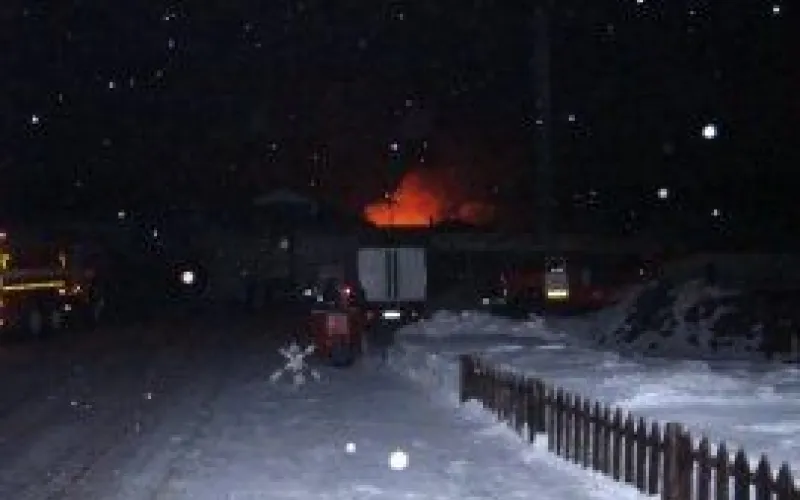 МЧС: сильный пожар произошел в Барнауле