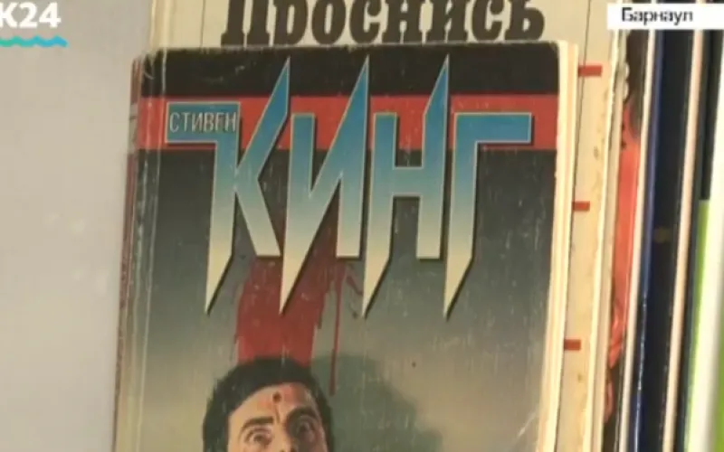 В книжном шкафу на железнодорожном вокзале появилась научная фантастика Стивена Кинга