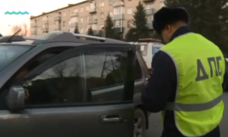 Почти 900 нарушений на дорогах выявили сотрудники ГИБДД в выходные в Барнауле