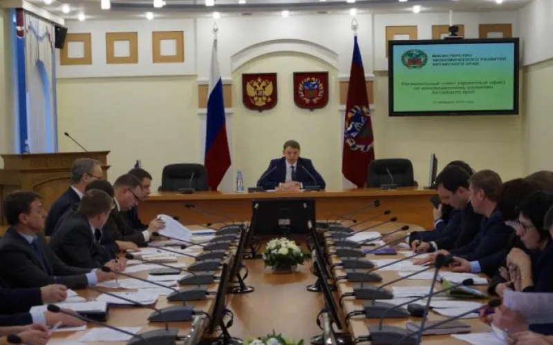 Взаимодействие власти, науки и бизнеса обсудили в Алтайском крае