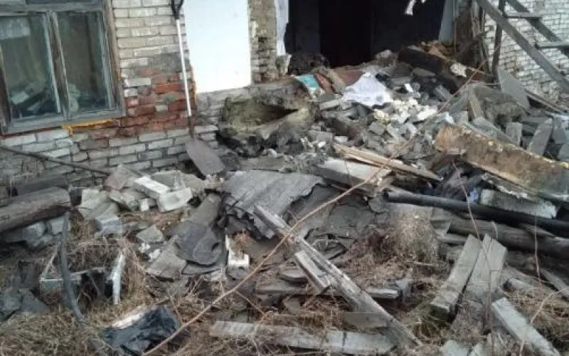Стена рухнула в одном из жилых домов Барнаула 