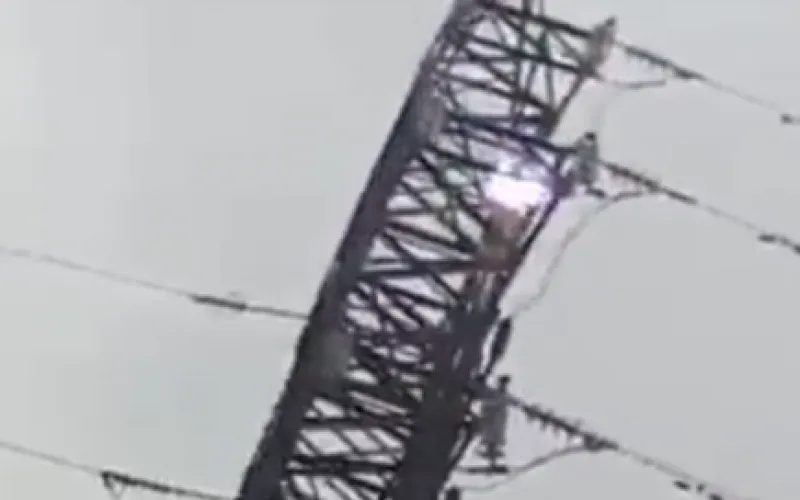 ЛЭП горит в Барнауле 